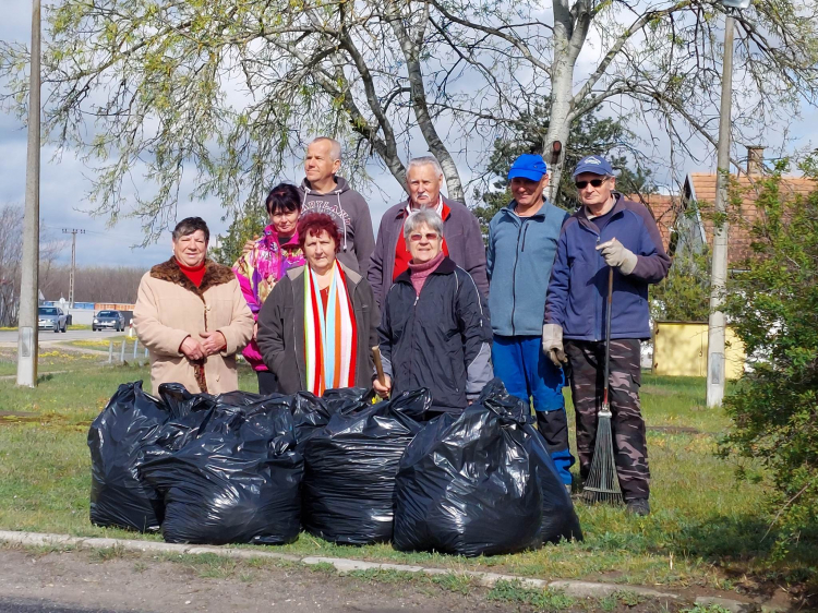 2023-04-15 Takaritás a Szent György -szobornál